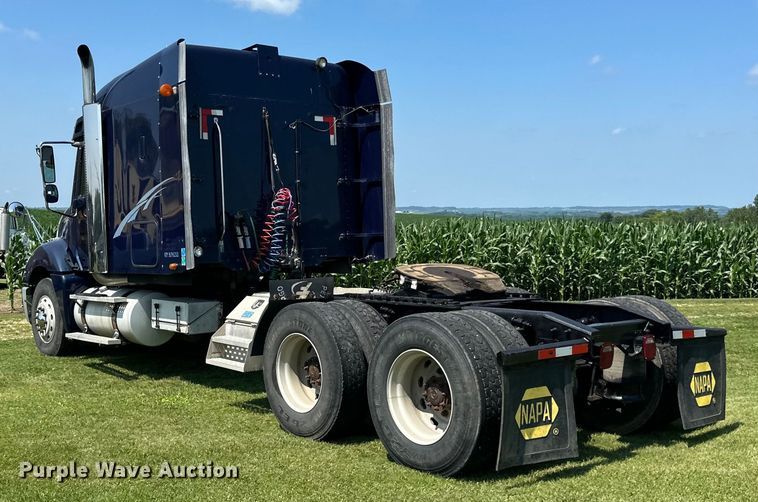 image for item DP8431 2005 Freightliner Columbia semi truck