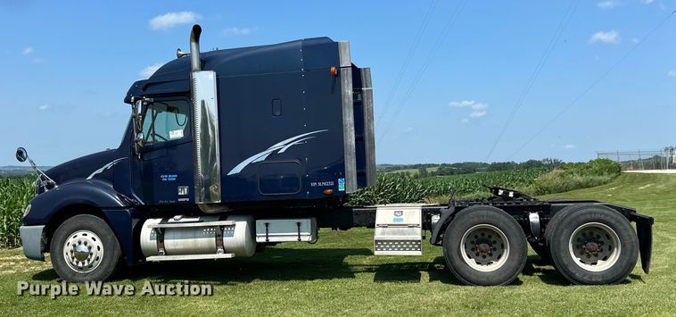 image for item DP8431 2005 Freightliner Columbia semi truck