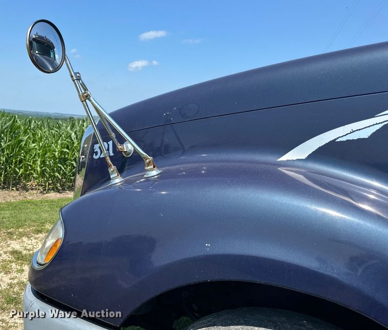 image for item DP8431 2005 Freightliner Columbia semi truck