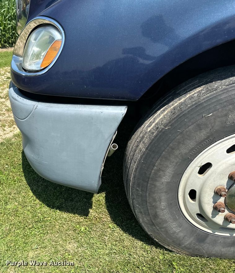 image for item DP8431 2005 Freightliner Columbia semi truck