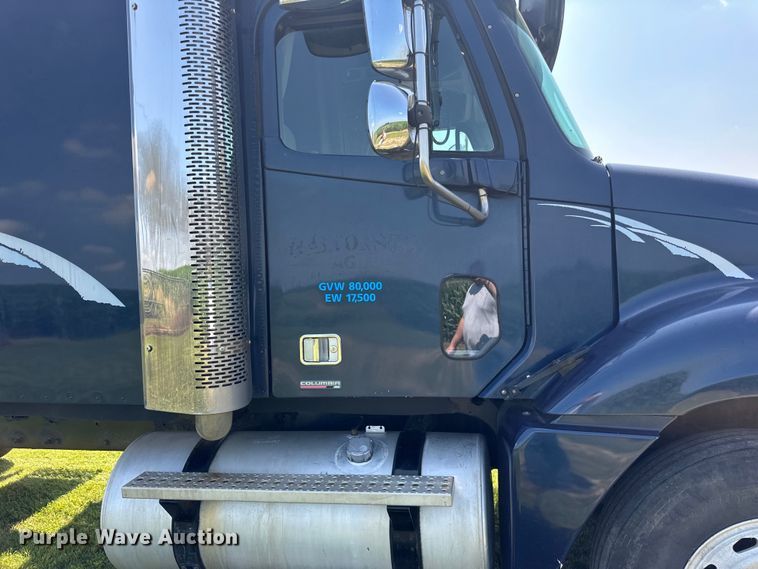 image for item DP8431 2005 Freightliner Columbia semi truck