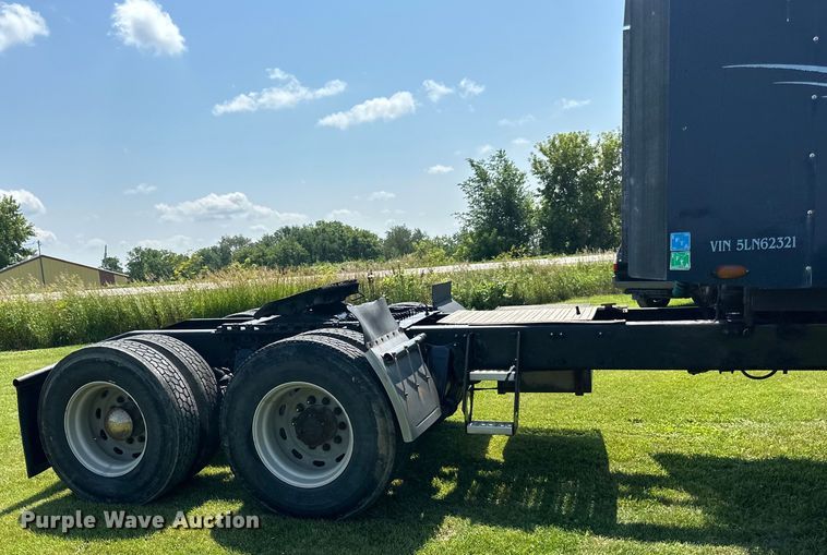 image for item DP8431 2005 Freightliner Columbia semi truck