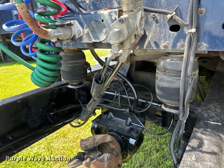 image for item DP8431 2005 Freightliner Columbia semi truck