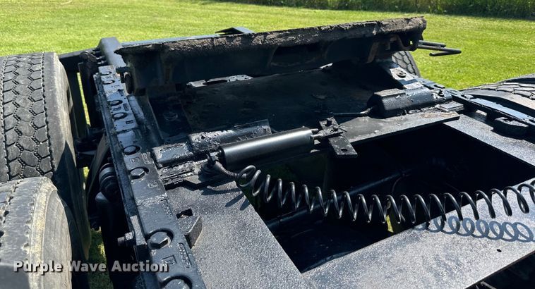 image for item DP8431 2005 Freightliner Columbia semi truck