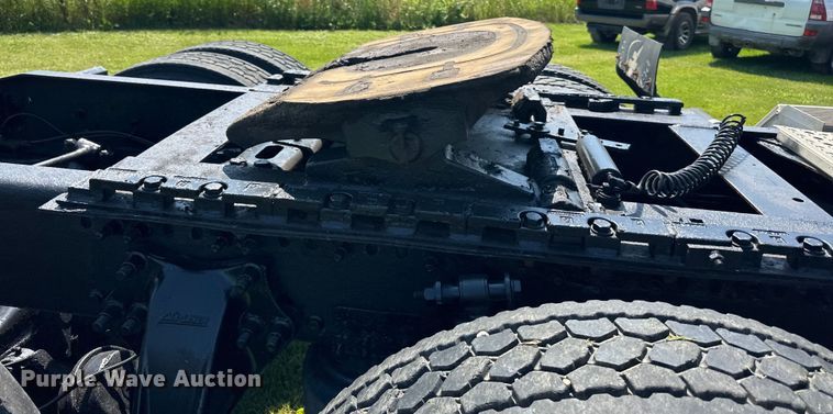 image for item DP8431 2005 Freightliner Columbia semi truck