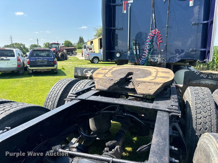 image for item DP8431 2005 Freightliner Columbia semi truck