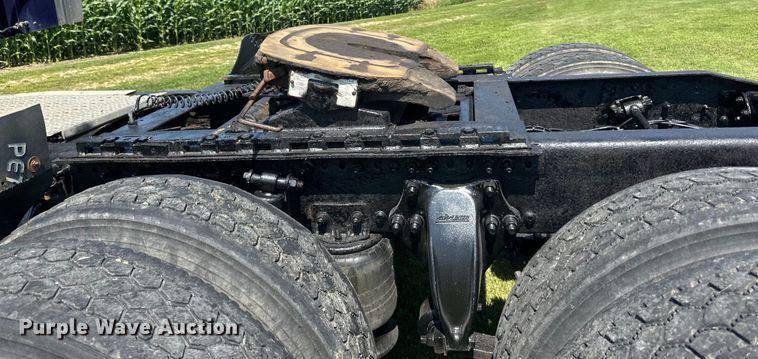 image for item DP8431 2005 Freightliner Columbia semi truck