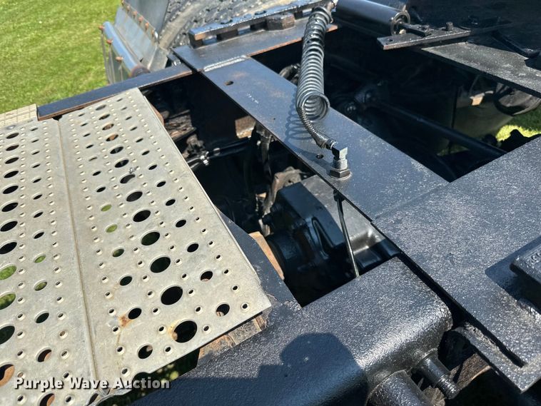 image for item DP8431 2005 Freightliner Columbia semi truck