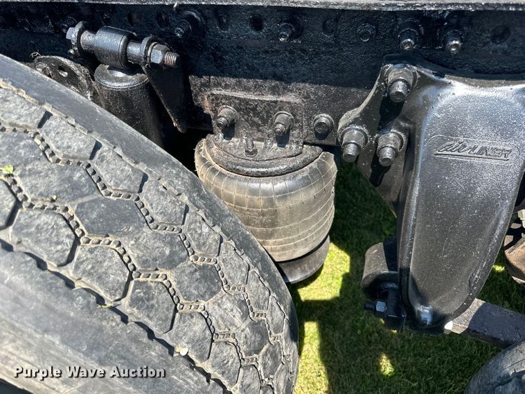 image for item DP8431 2005 Freightliner Columbia semi truck