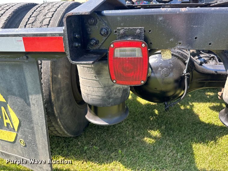 image for item DP8431 2005 Freightliner Columbia semi truck