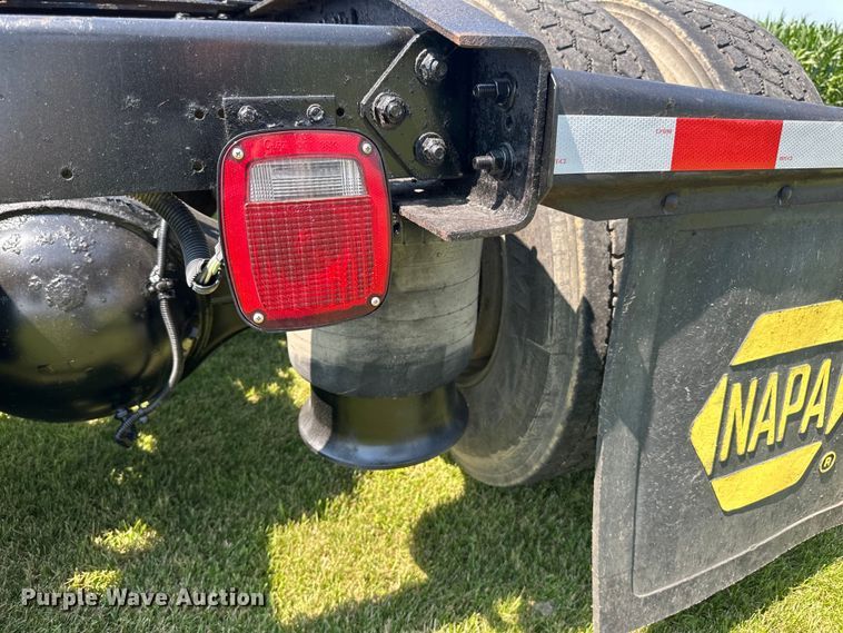 image for item DP8431 2005 Freightliner Columbia semi truck