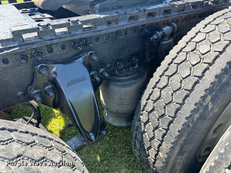 image for item DP8431 2005 Freightliner Columbia semi truck