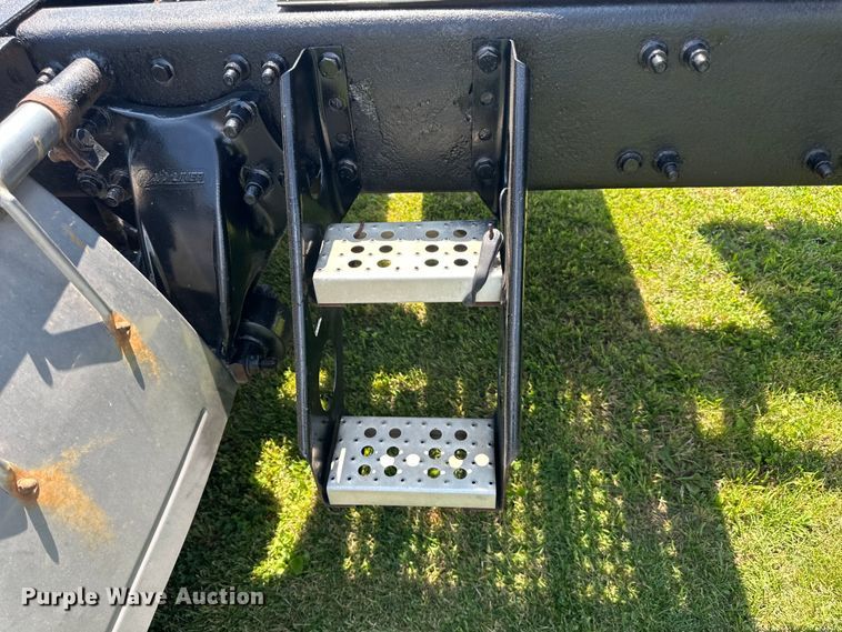 image for item DP8431 2005 Freightliner Columbia semi truck