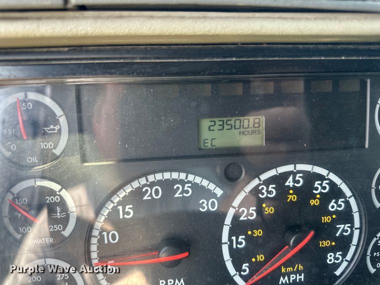 image for item DP8431 2005 Freightliner Columbia semi truck