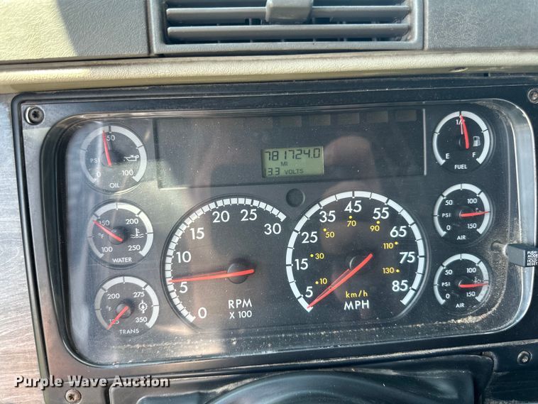 image for item DP8431 2005 Freightliner Columbia semi truck