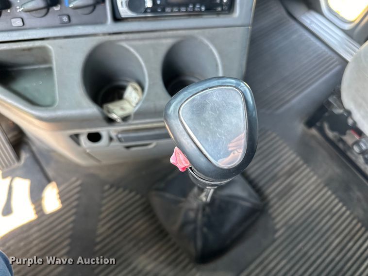 image for item DP8431 2005 Freightliner Columbia semi truck