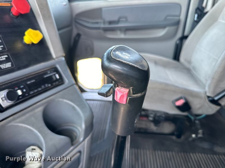 image for item DP8431 2005 Freightliner Columbia semi truck