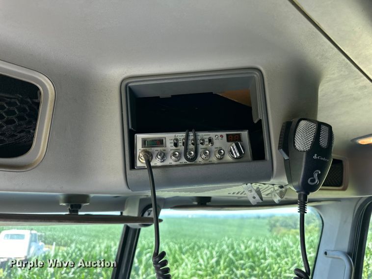 image for item DP8431 2005 Freightliner Columbia semi truck