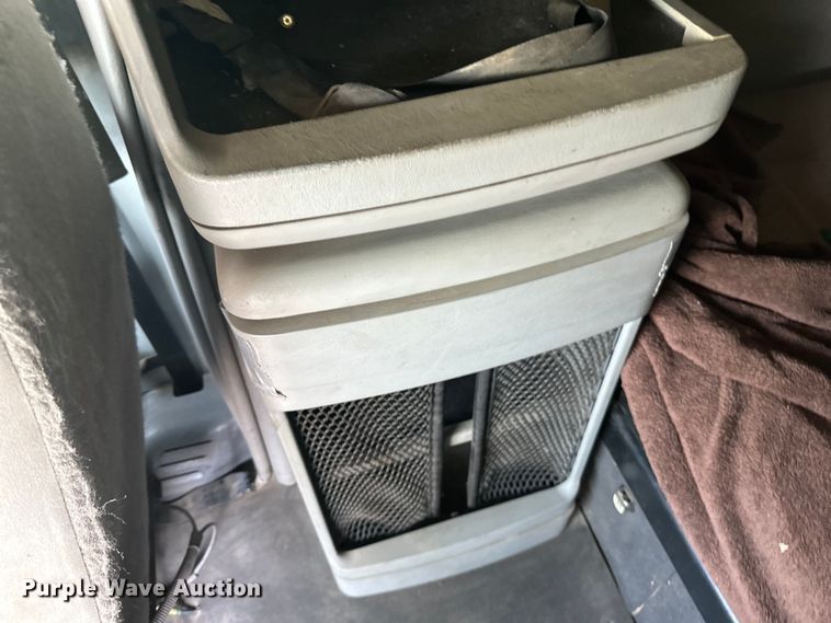 image for item DP8431 2005 Freightliner Columbia semi truck