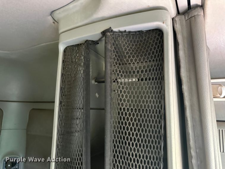 image for item DP8431 2005 Freightliner Columbia semi truck