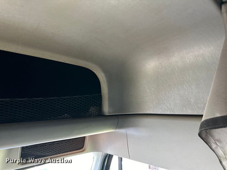 image for item DP8431 2005 Freightliner Columbia semi truck