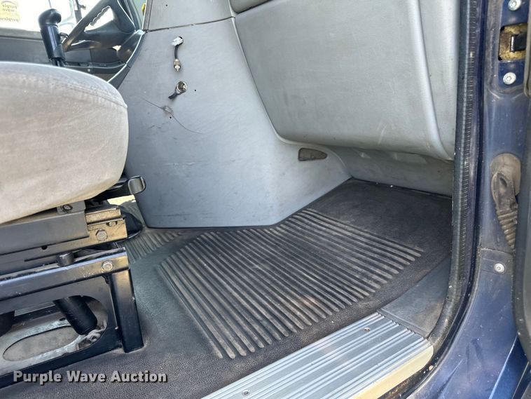 image for item DP8431 2005 Freightliner Columbia semi truck