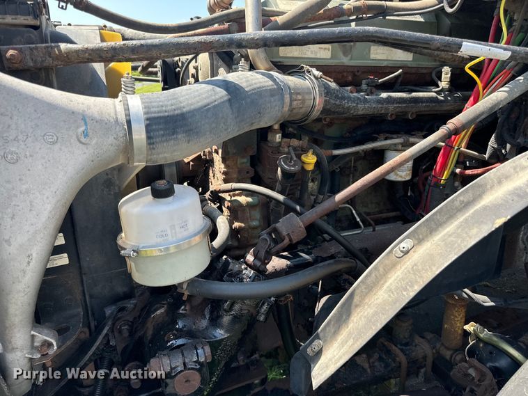 image for item DP8431 2005 Freightliner Columbia semi truck