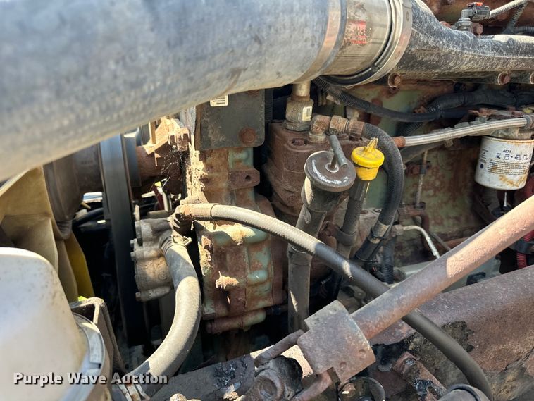 image for item DP8431 2005 Freightliner Columbia semi truck