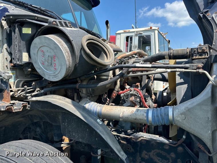 image for item DP8431 2005 Freightliner Columbia semi truck