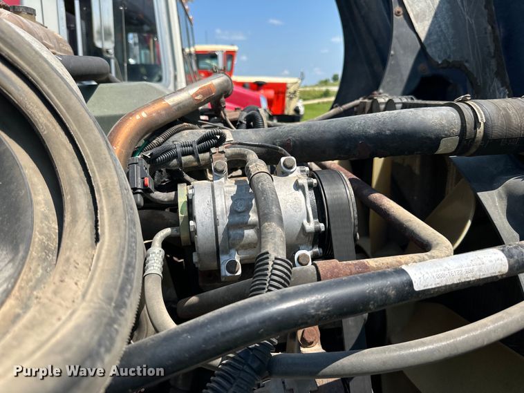 image for item DP8431 2005 Freightliner Columbia semi truck