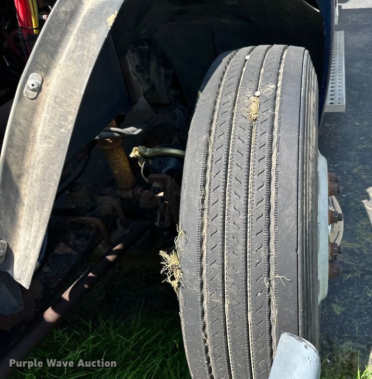 image for item DP8431 2005 Freightliner Columbia semi truck