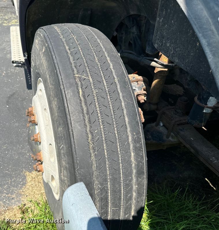 image for item DP8431 2005 Freightliner Columbia semi truck