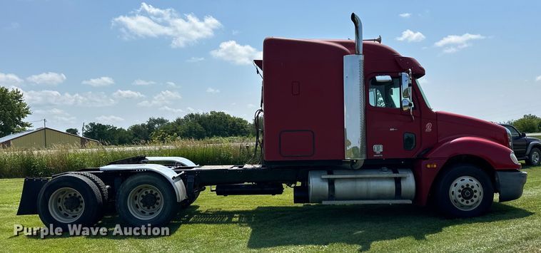 image for item DP8432 2006 Freightliner  Columbia semi truck