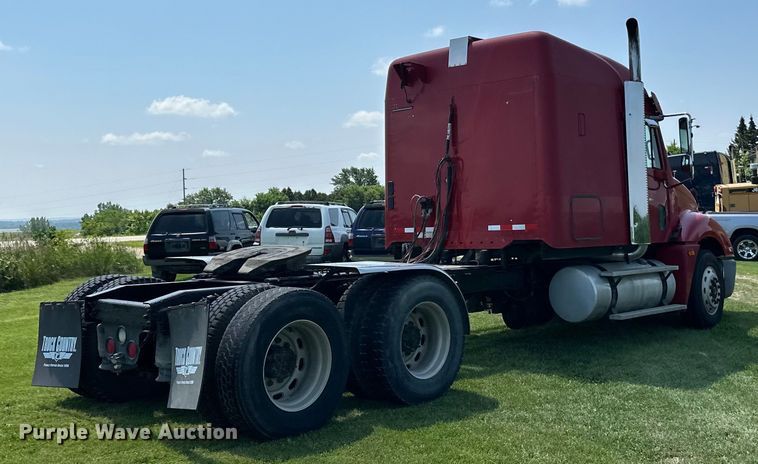 image for item DP8432 2006 Freightliner  Columbia semi truck