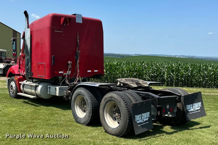 image for item DP8432 2006 Freightliner  Columbia semi truck