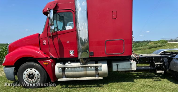 image for item DP8432 2006 Freightliner  Columbia semi truck