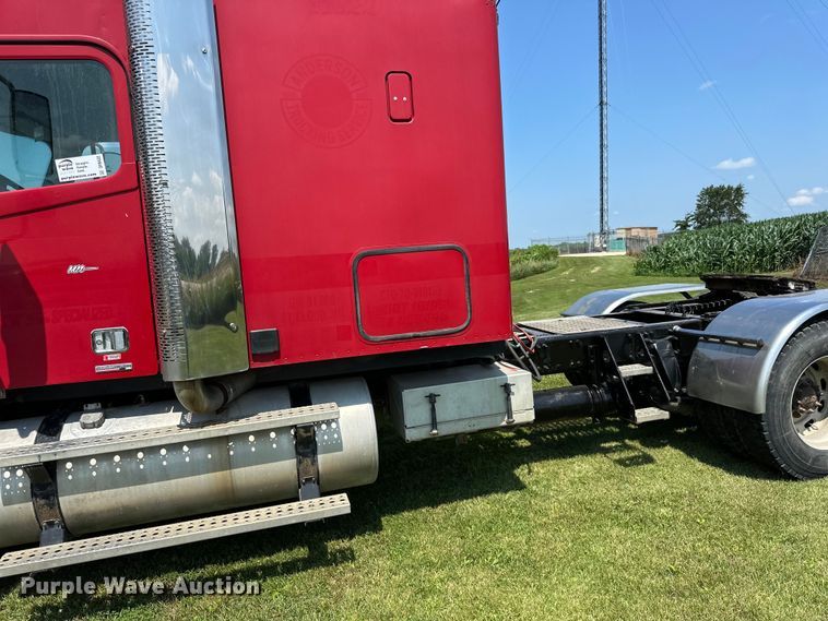 image for item DP8432 2006 Freightliner  Columbia semi truck