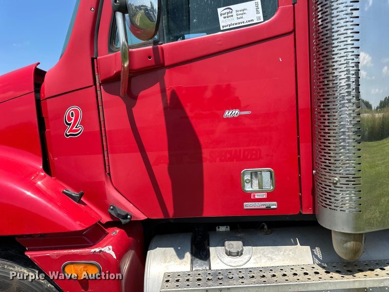 image for item DP8432 2006 Freightliner  Columbia semi truck