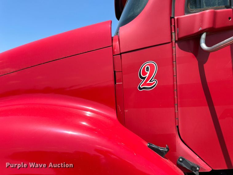 image for item DP8432 2006 Freightliner  Columbia semi truck