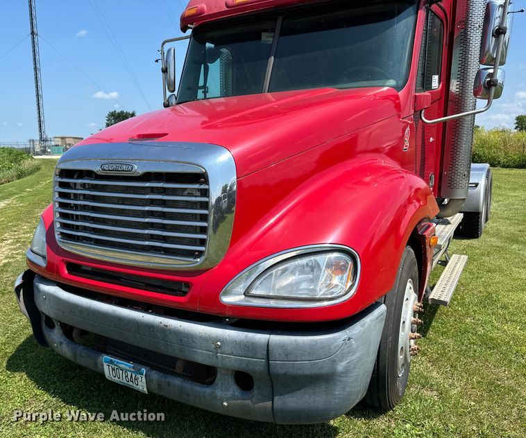 image for item DP8432 2006 Freightliner  Columbia semi truck