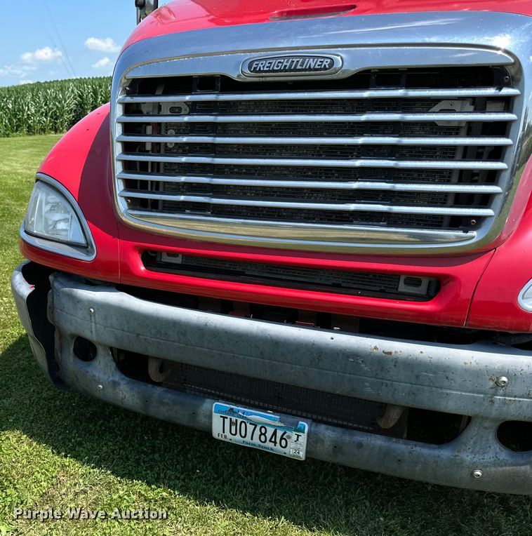 image for item DP8432 2006 Freightliner  Columbia semi truck