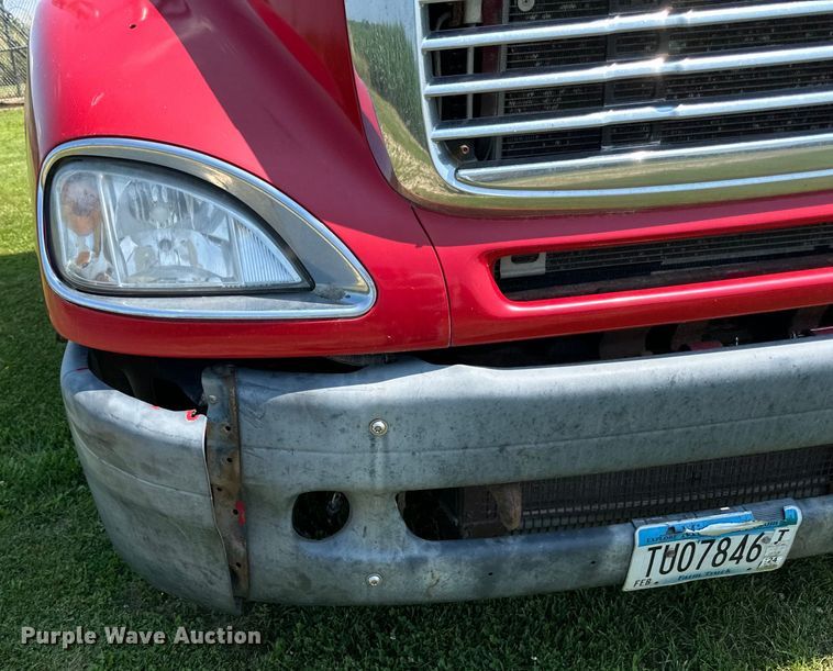 image for item DP8432 2006 Freightliner  Columbia semi truck