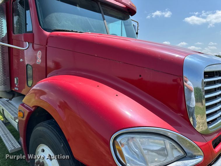 image for item DP8432 2006 Freightliner  Columbia semi truck