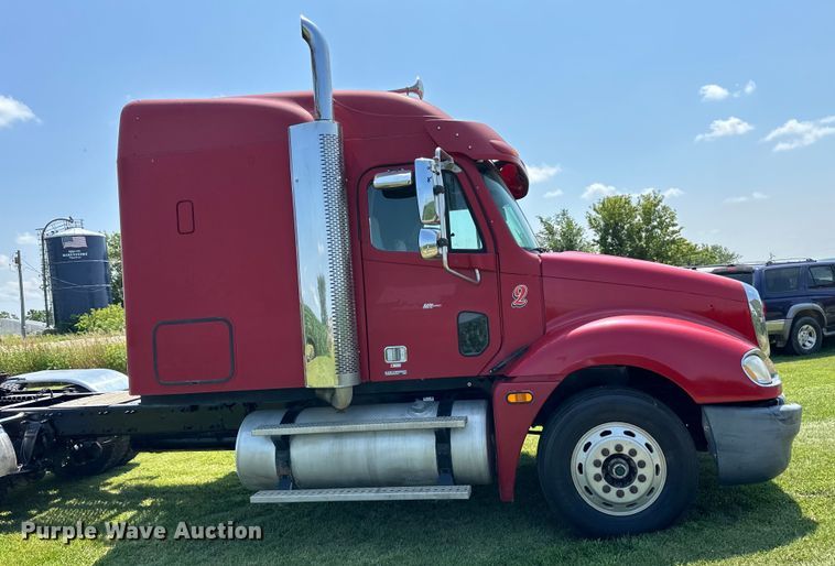 image for item DP8432 2006 Freightliner  Columbia semi truck