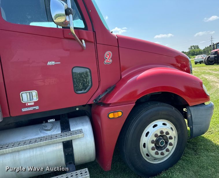 image for item DP8432 2006 Freightliner  Columbia semi truck