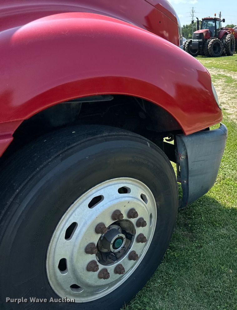 image for item DP8432 2006 Freightliner  Columbia semi truck