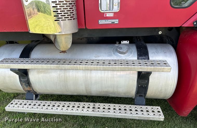 image for item DP8432 2006 Freightliner  Columbia semi truck