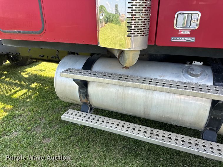 image for item DP8432 2006 Freightliner  Columbia semi truck