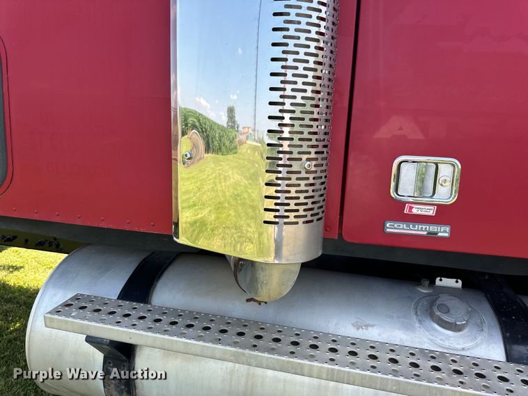 image for item DP8432 2006 Freightliner  Columbia semi truck