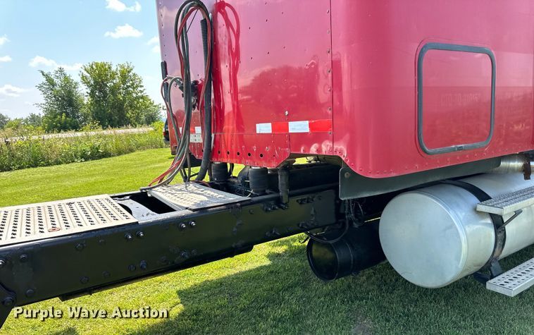 image for item DP8432 2006 Freightliner  Columbia semi truck